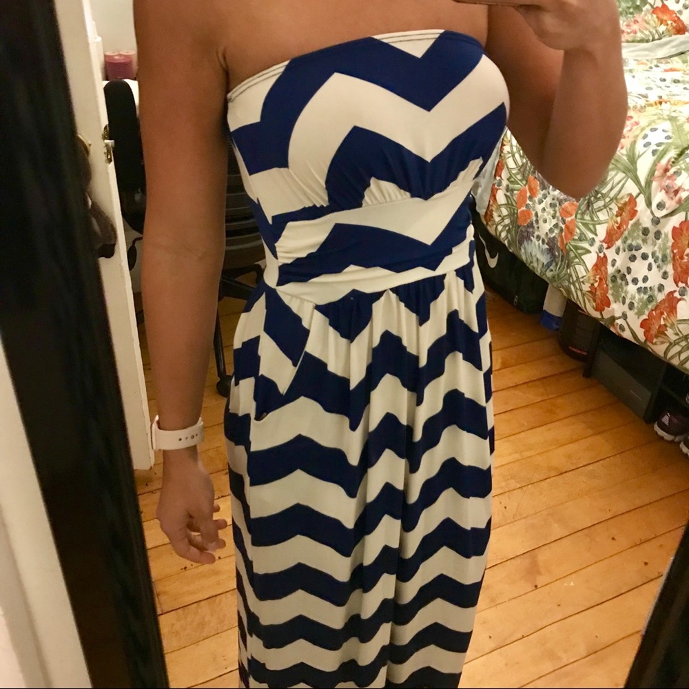 EUC Francesca’s Chevron Maxi Dress - S